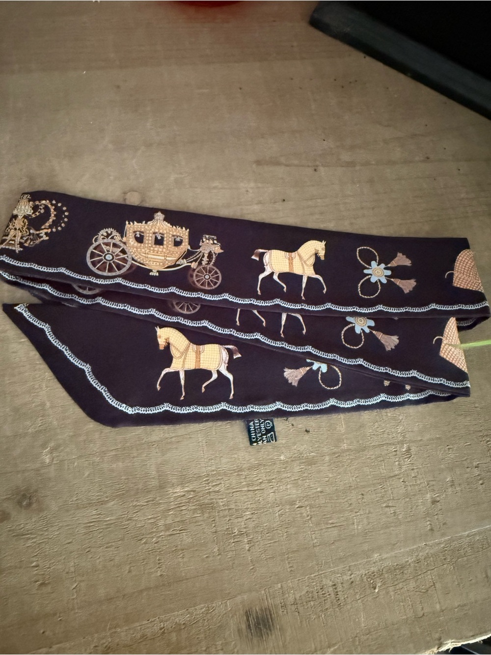 35” Equestrian Horse & Carriage Silk Twilly Scarf | Navy & Gold - Picture 2 of 5